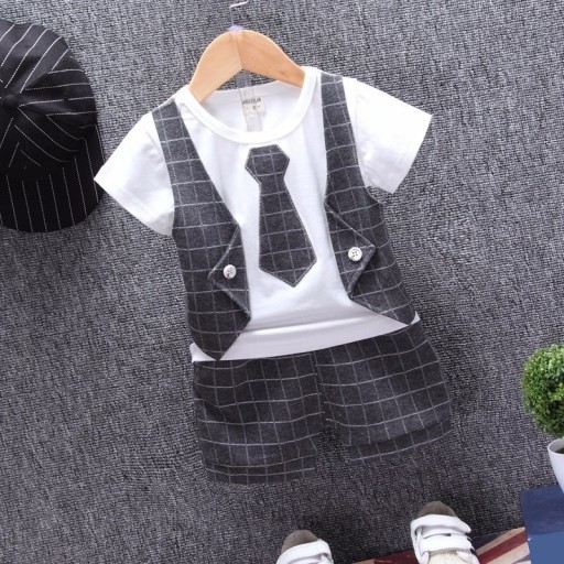 T-shirt garçon avec gilet et shorts L1141