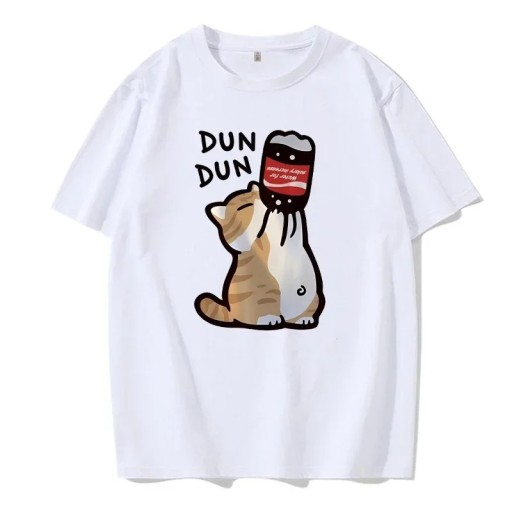 T-shirt med en tegneseriekat, der drikker limonade. Sjovt print DUN DUN. Sødt motiv til dyreelskere. Afslappet stil. Original gave.