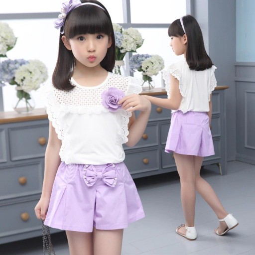 T-shirt pour fille avec rose et shorts