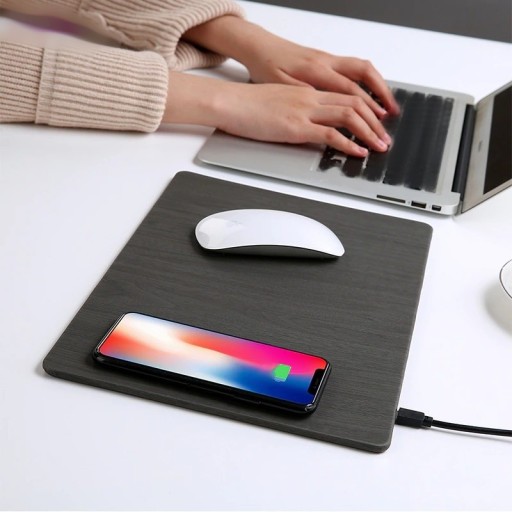 Tapis de souris avec chargeur sans fil