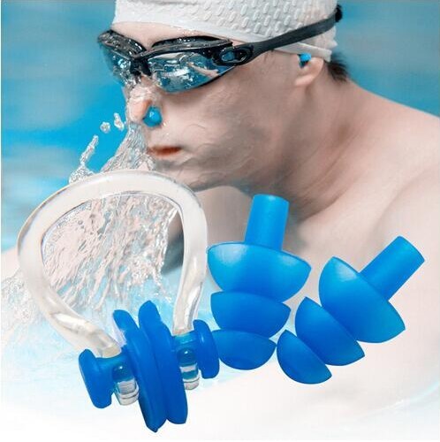 Tappi per le orecchie e pinza per il naso per nuotare