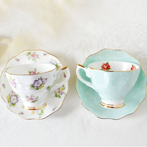 Tasse en céramique avec soucoupe A969