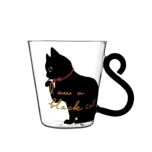 Taza de cristal con un gato