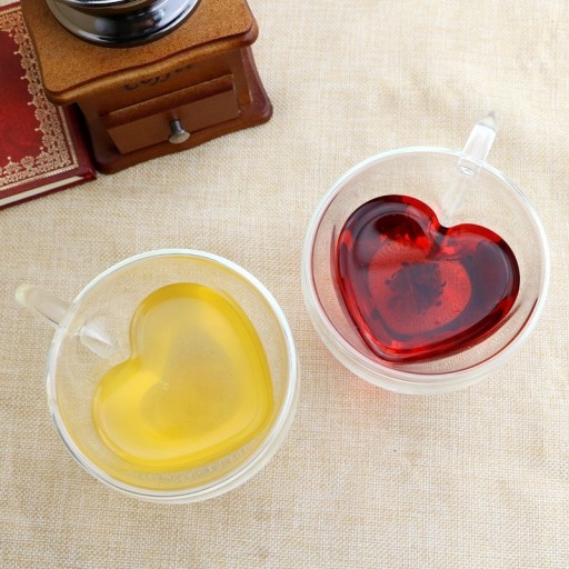 Tazza di vetro a forma di cuore
