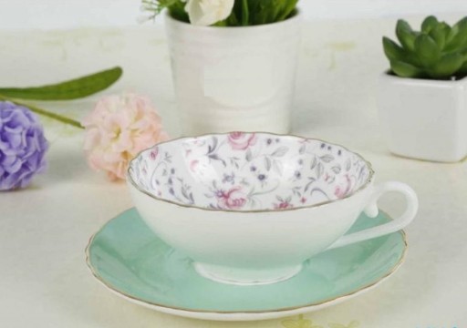 Tazza in ceramica con piattino C80