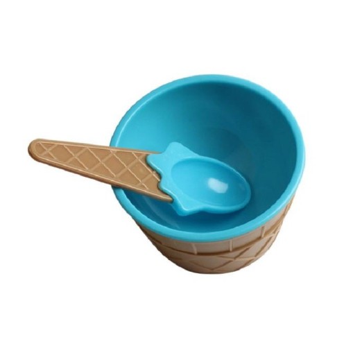 Tigela de gelado com colher