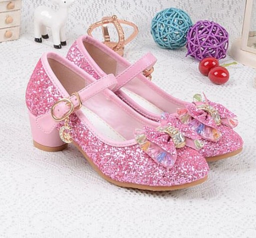 Tjejpumps med strass