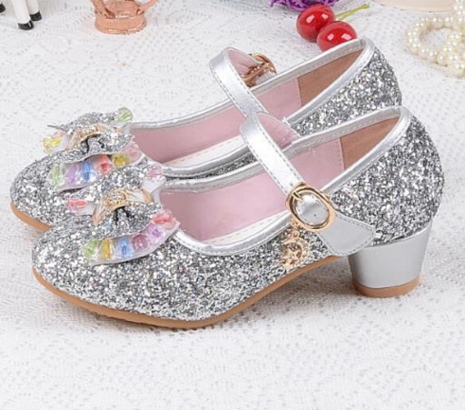Tjejpumps med strass