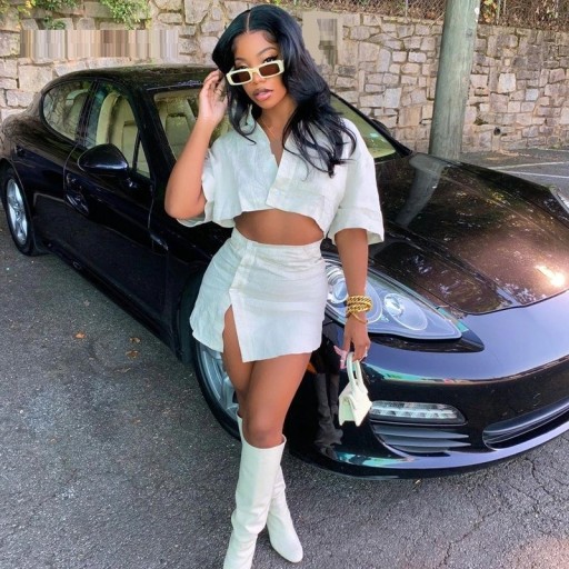 Top corto da donna in stile camicia e gonna