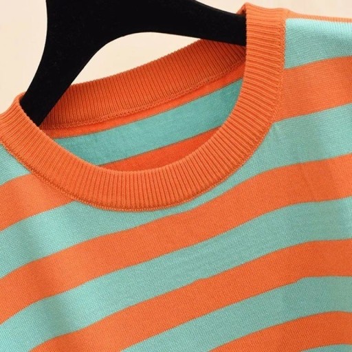 Top e pantaloni da donna in maglia