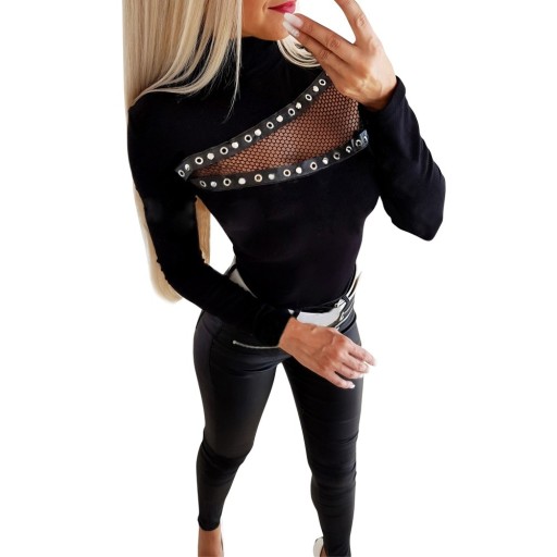 Top féminin avec décolleté en mesh
