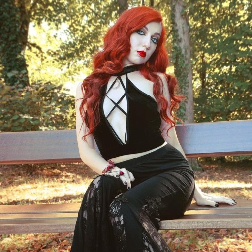 Top gotico da donna con scollatura profonda