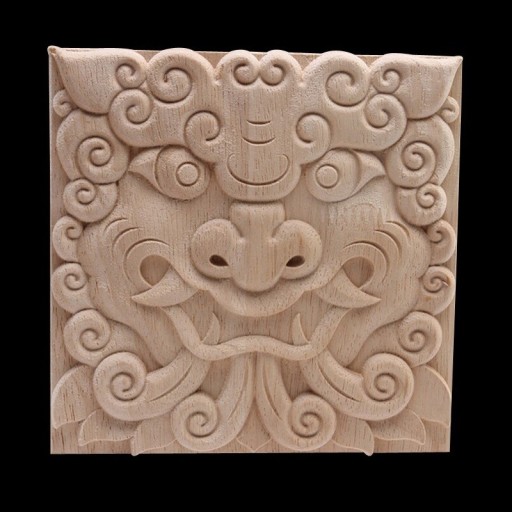 Træudskåret ornament med drage