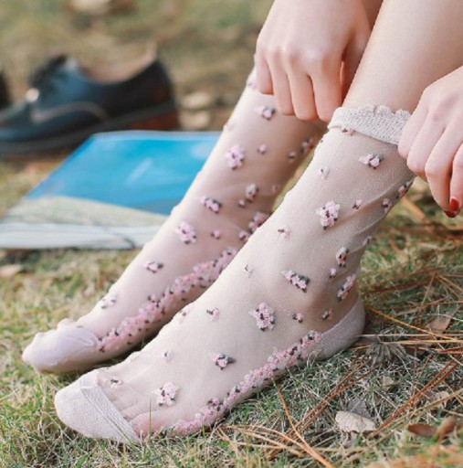 Transparente Damensocken mit Blumen