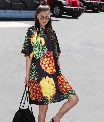 Tričkové šaty s ananasem