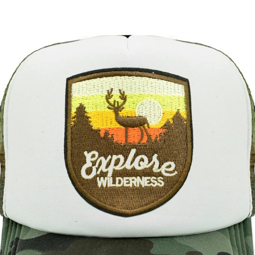 Trucker-lippis peurakuviolla