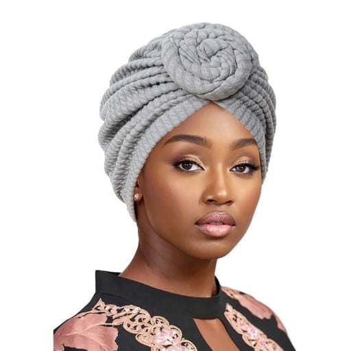 Turban pentru femei cu floare decorativă 58 cm din poliester cu suprafață plisată pentru utilizare zilnică și acoperirea părului
