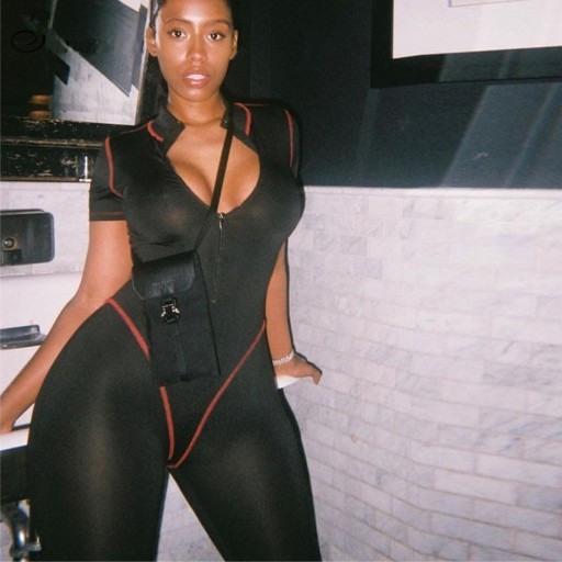 Tuta sportiva da donna con maniche corte