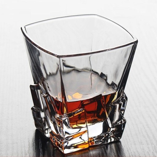 Tvarovaná whisky poháre