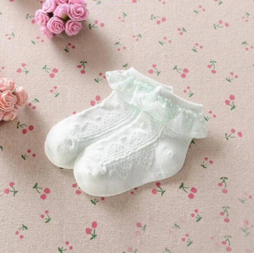 Tyttöjen röyhelöiset sukat