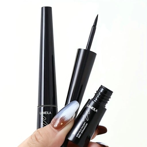 Vandafvisende flydende eyeliner i sort 10 cm med tynd pensel langtidsholdbar og vandfast til en markant og præcis øjenmakeup