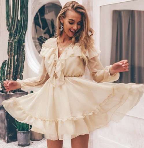 Vestido com Volantes de Manga Longa