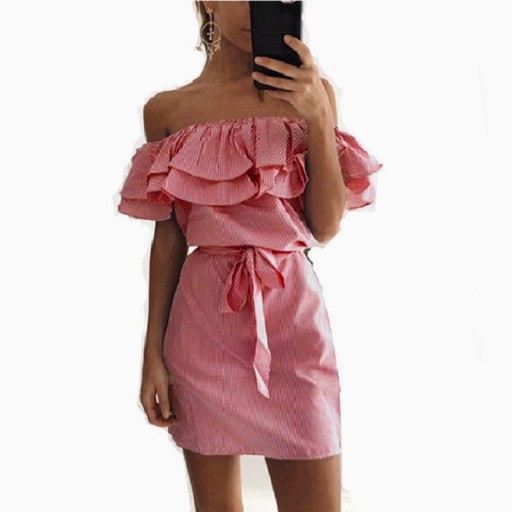 Vestido con volantes y hombros caídos