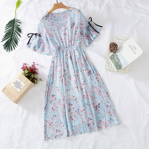Vestido de mujer con estampado de lirios