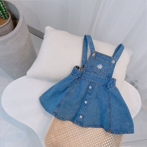 Vestido de niña con babero