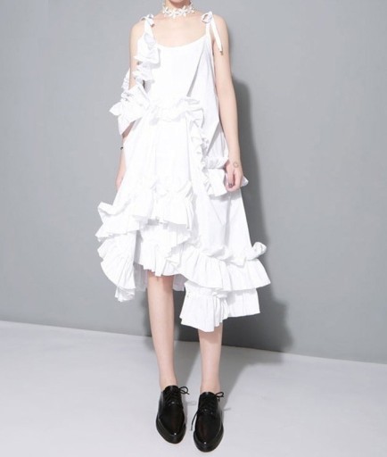 Vestido extravagante con volantes