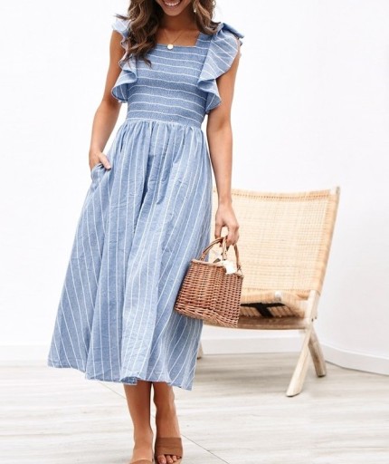 Vestido feminino com grandes folhos