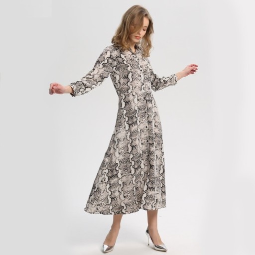 Vestido feminino com padrão de cobra