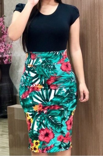 Vestido justo com cintura alta