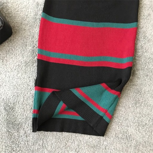 Vestido justo riscado