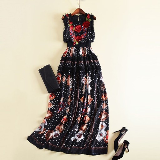 Vestido largo negro con bordados