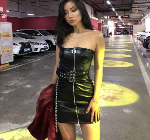 Vestido sem alças em pele sintética