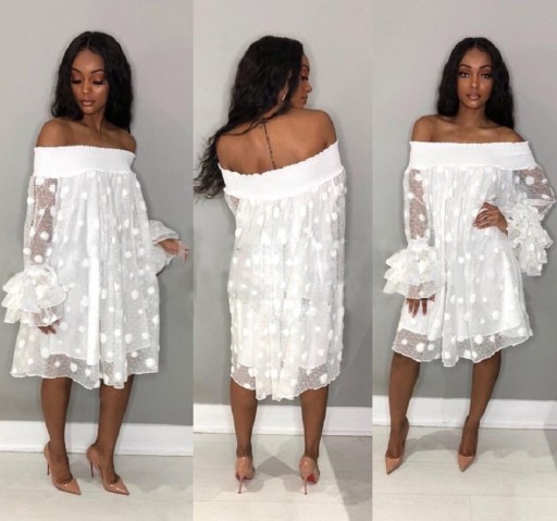 Vestido solto com ombros caídos