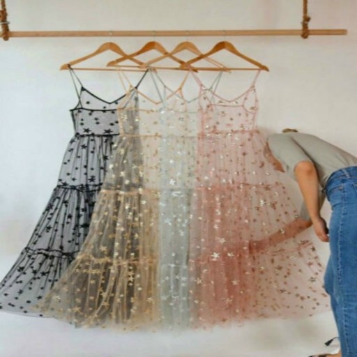 Vestido transparente com estrelas