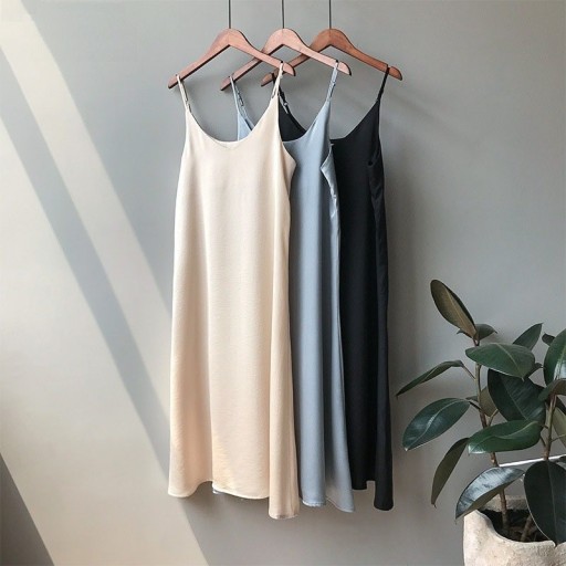 Yksivärinen olkaimeton mekko A2784