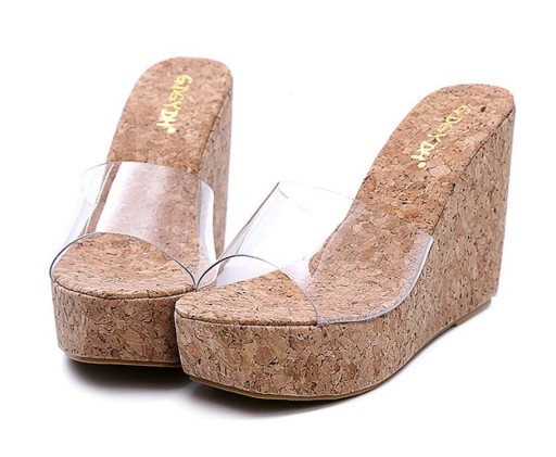 Zapatillas de mujer en diseño de madera.