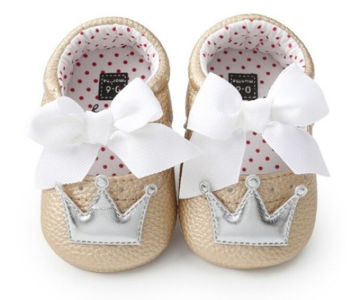 Zapatillas de piel para niña con corona