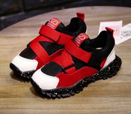 Zapatillas deportivas modernas para niños A2400
