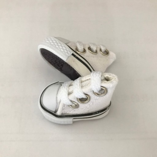 Zapatos con cordones para muñeca Pequeñas zapatillas de tela al estilo de las clásicas zapatillas de lona Dimensiones 3,5 x 2 cm Accesorio