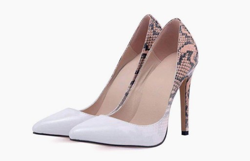 Zapatos de salón bicolor para mujer con estampado de serpiente