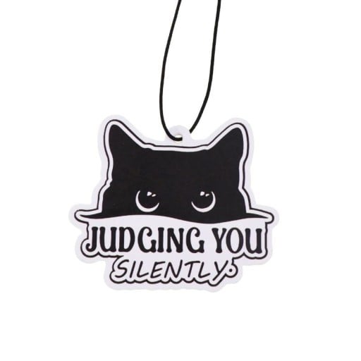 Závesný osviežovač vzduchu do auta čierna mačka Judging You Silently voňavý prívesok biely s potlačou dekorácia interiéru