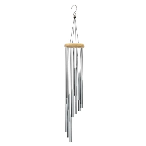 Zilveren hangende bel met aluminium buizen en houten elementen ter decoratie in het appartement, op het terras en in de tuin