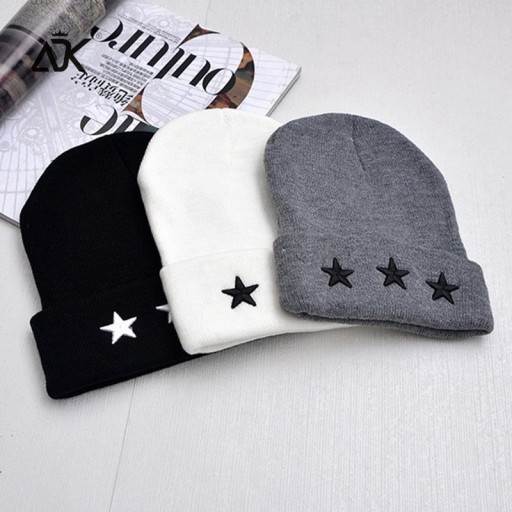 Zimní čepice s hvězdami