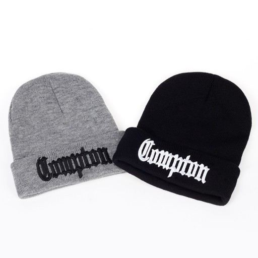 Zimní čepice s nápisem Compton