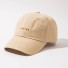 Cap mit der Aufschrift T66 beige