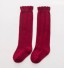 Ciorapii colorati ai fetelor burgundy